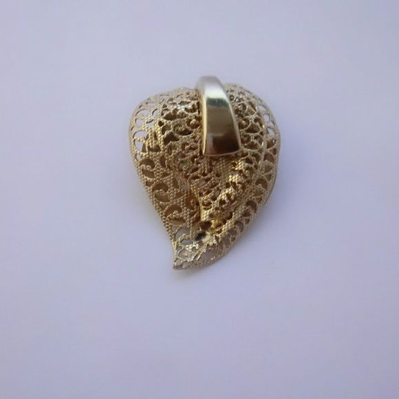 Vintage Gold Tone Filigree Leaf Brooch - Picture 1 of 3